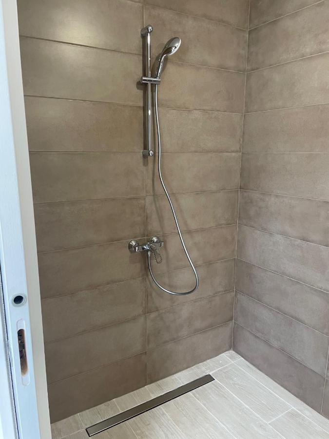 Maison Fleurs De Lys, Climatisee, Wifi Et Parking Privee Gratuit, Lave-Linge, Vernon Giverny Exterior foto